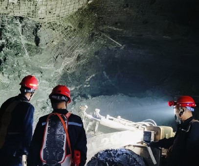 西溝鐵礦｜織密安全防護(hù)網(wǎng)，護(hù)航全年“零傷亡”